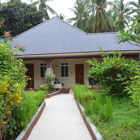Meremeta Lodge Utende Экстерьер фото