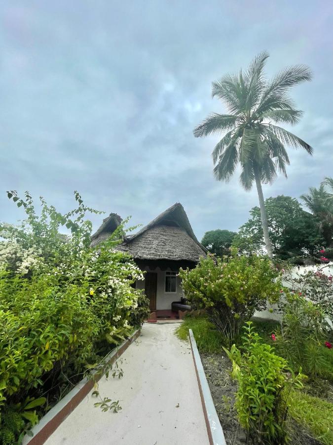 Meremeta Lodge Utende Экстерьер фото